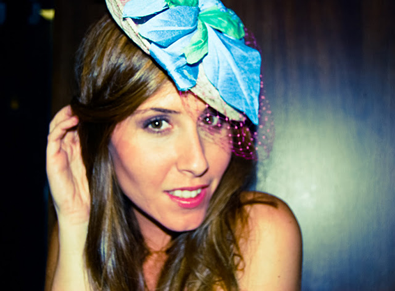Blogger Estefanía de No Soy Tu Estilo con tocado AnLu
