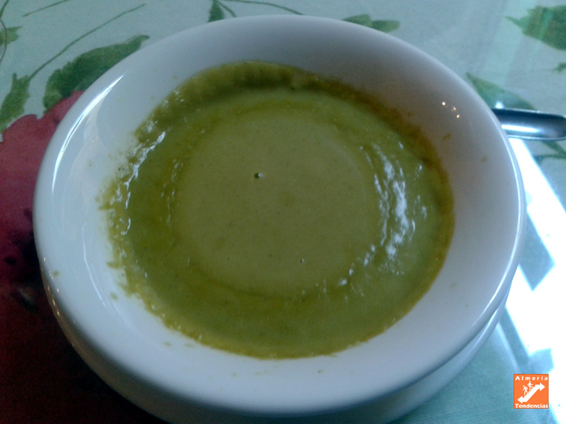 Crema calabacín con queso de cabra en Pimienta Rosa - Almería