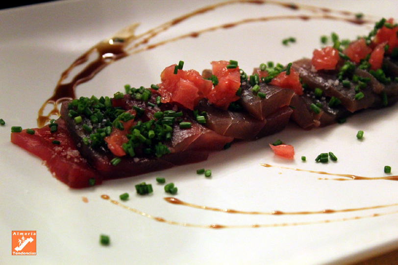 Tataki de atún en Pimienta Rosa - Almería