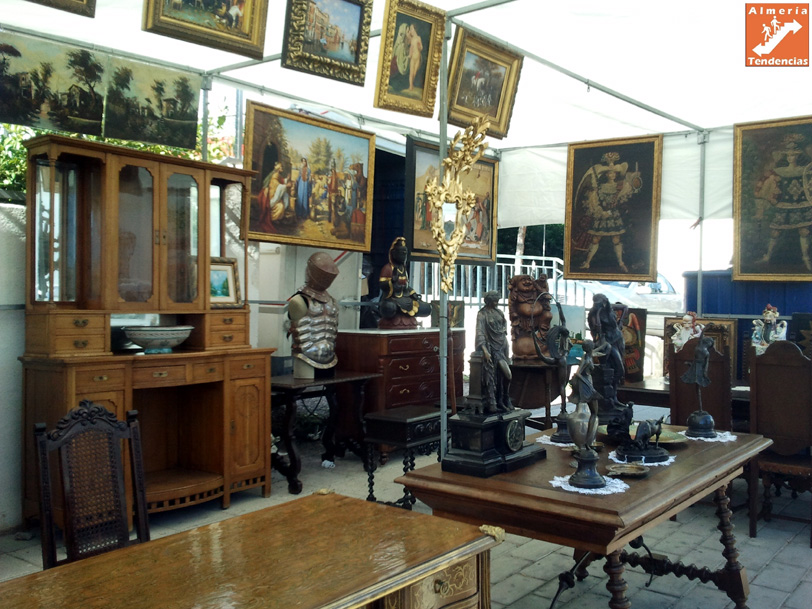 antigüedades en mercado artesanal de Níjar