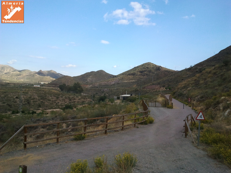 Sendero en Vía Verde Lucainena de las Torres