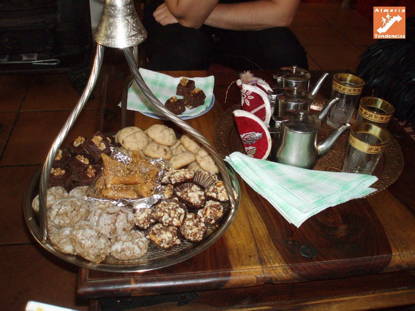 Surtido de pasteles árabes en tetería Almedina, Almería