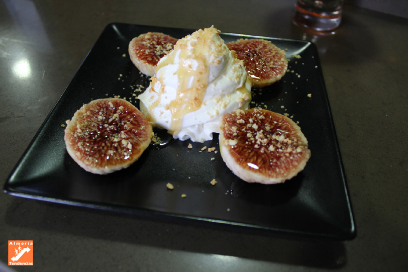 Higos con nata y frutos secos. Postre en Vin'68