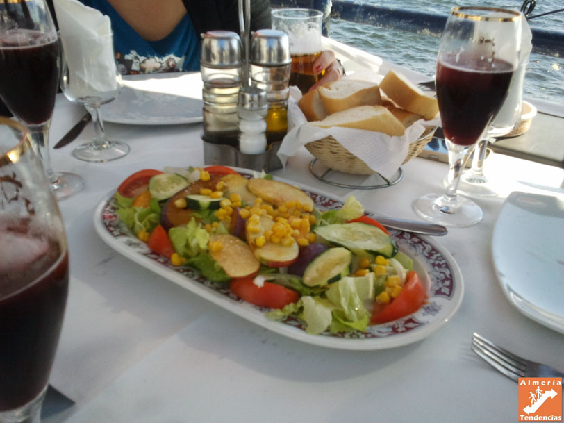 Ensalada de la casa en Rest. La Isleta del Moro