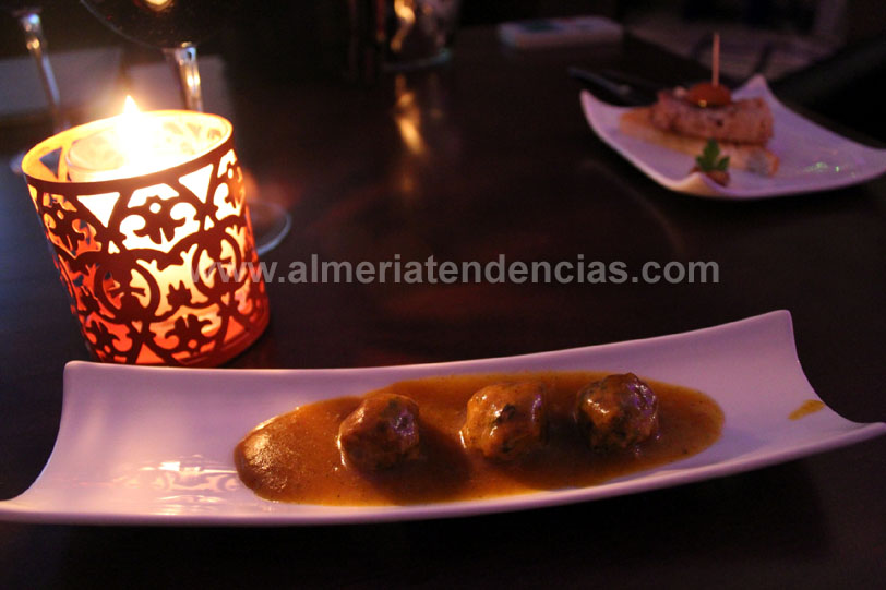 Hydra. Albondigas en salsa libanesa en Lila's Café