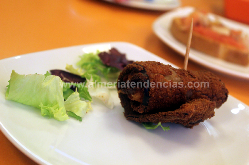 rollo berenjena, jamón y langostino Dond'Elio