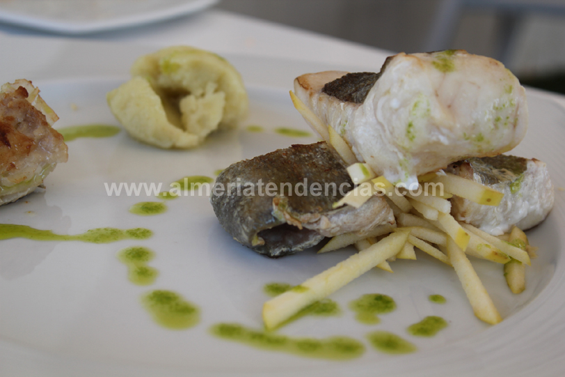 Milhojas de pescado con helado de manzana ácida en La Soleá Almerimar